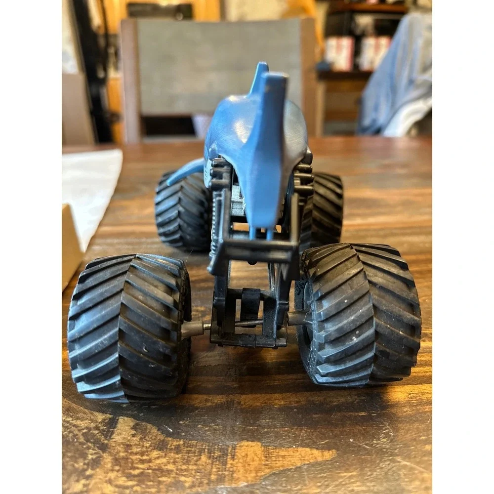 Monster Jam‎ Megladon Shark Monster Truck Hot Wheels 1:24 Scale Kidcore Megladon
